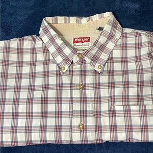 Wrangler Button Up Shirt Mens L Red Plaid Short Sleeves Wrinkle Resist